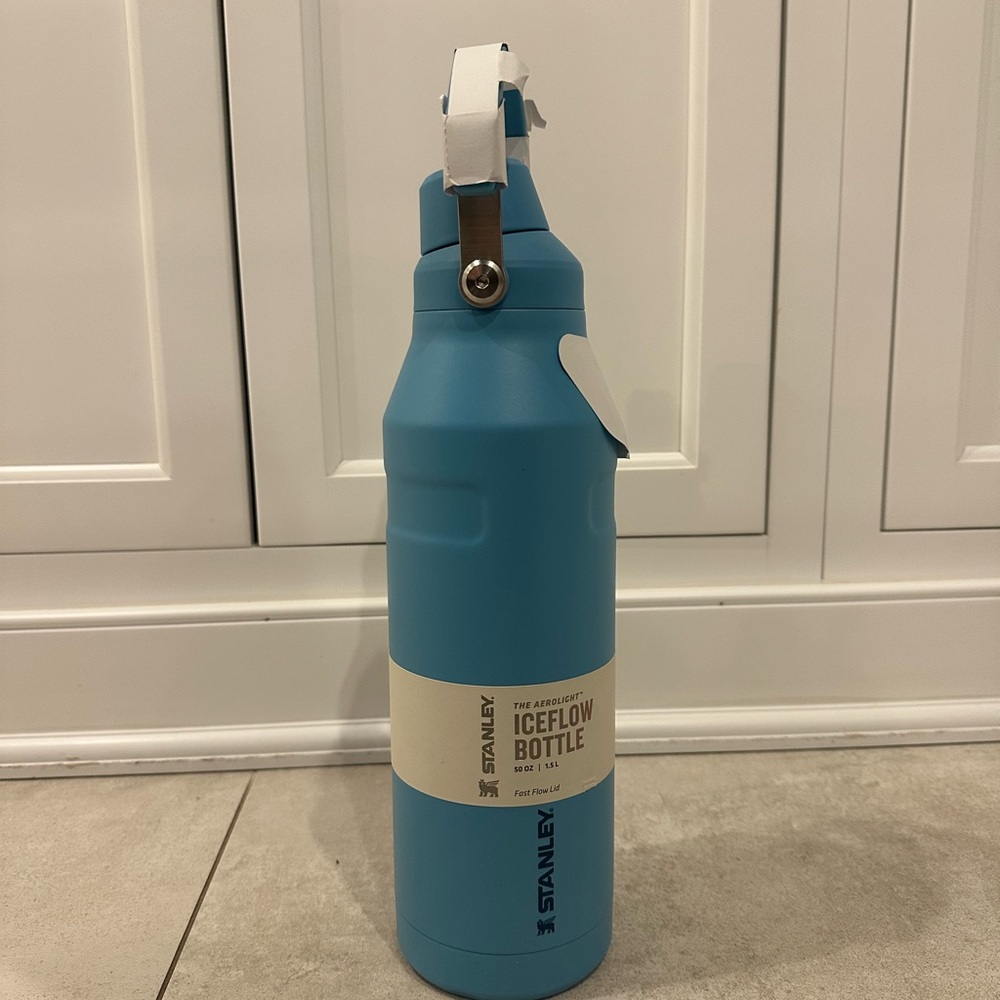 Stanley IceFlow™ Bottle with Fast Flow Lid | 50 OZ Light Blue NWT